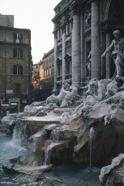 In the center of the fountain
